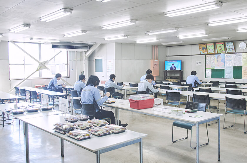 写真:大阪製鐵株式会社西日本熊本工場の社員食堂の様子